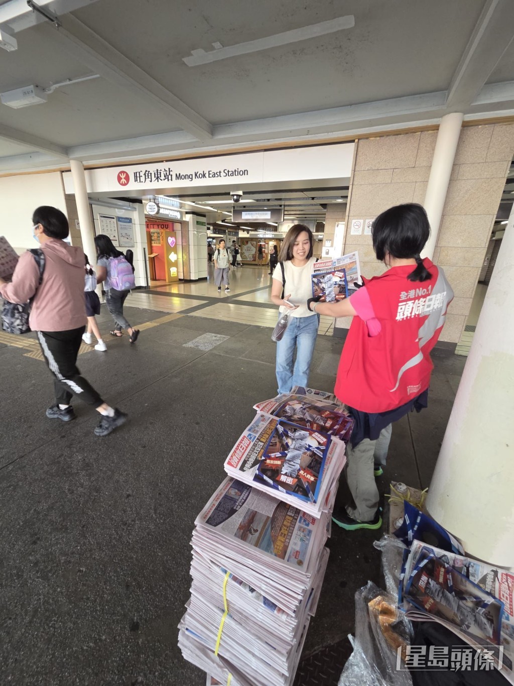 《頭條日報》派發點分佈港九新界,及各區上班人流熱點。 《頭條日報》派發點分佈港九新界,及各區上班人流熱點。