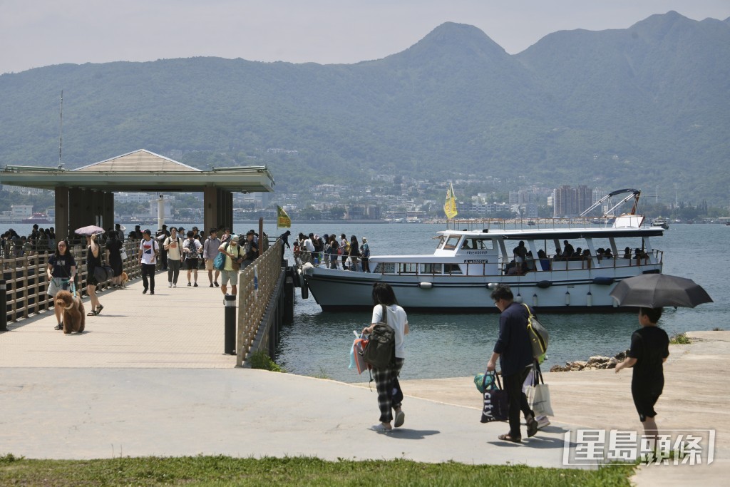 今次十一黃金周，西貢橋咀島卻在無預警下「爆紅」。