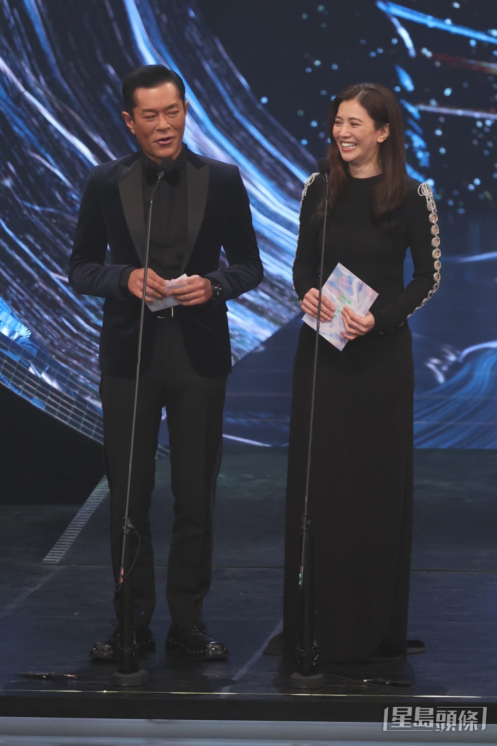 刘青云原本与袁咏仪颁发“最佳男主角”，最终缺席由古天乐代替。