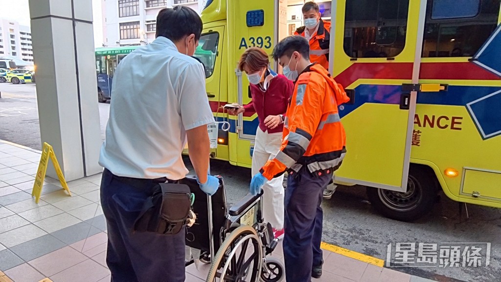 七人車上傷者送院。 七人車上傷者送院。