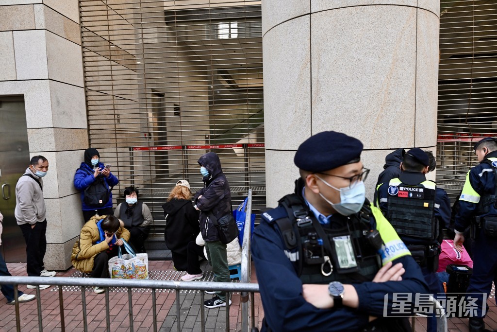 黎智英案判刑日-西九龍法院情況。劉駿軒攝