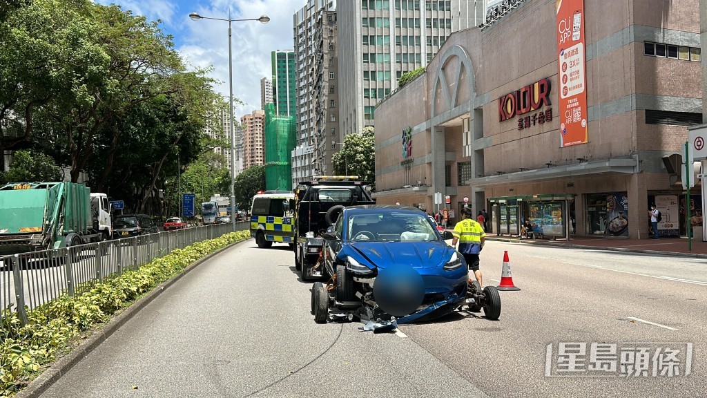 私家車稍後被拖走。林思明攝