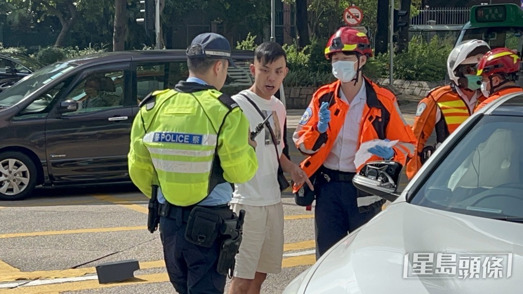 男司機無受傷在場協查。楊偉亨攝 男司機無受傷在場協查。楊偉亨攝