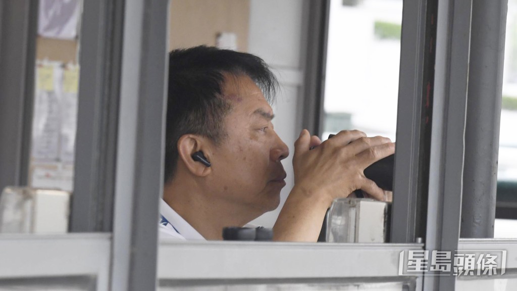 「旌采」今朝到内圈加课之后，姚本辉第一时间赶落隧道底接马。