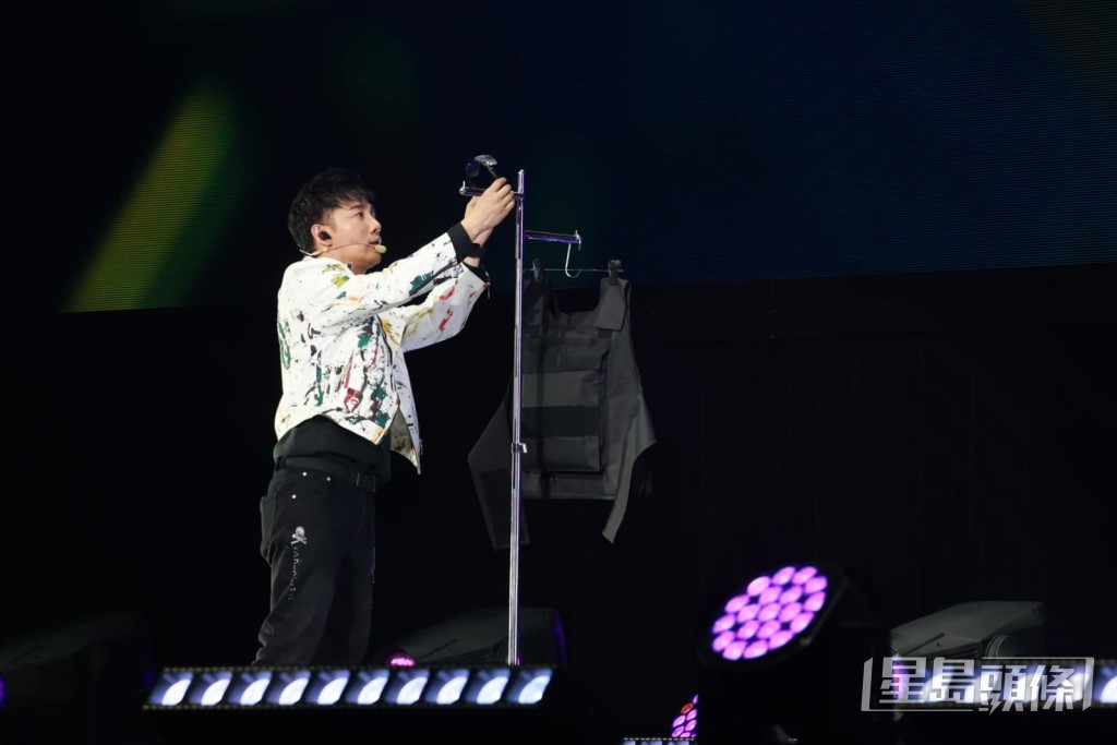 甄澤權接子彈表演震撼全場。