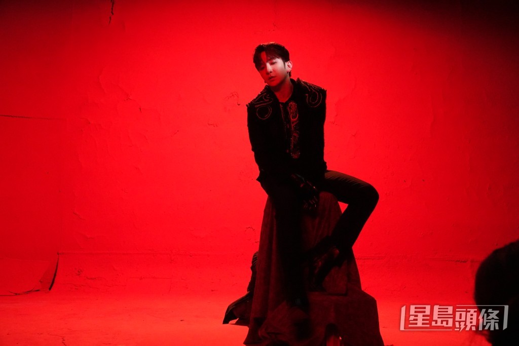 新歌造型令神徒們目不暇給。