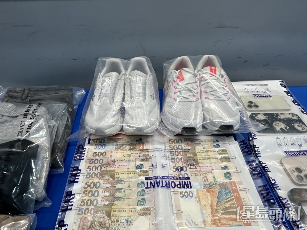 警方展示案中贓物。林思明攝 警方展示案中贓物。林思明攝