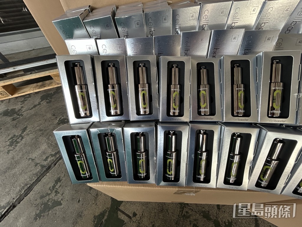 機組內藏護膚品。林思明攝 機組內藏護膚品。林思明攝