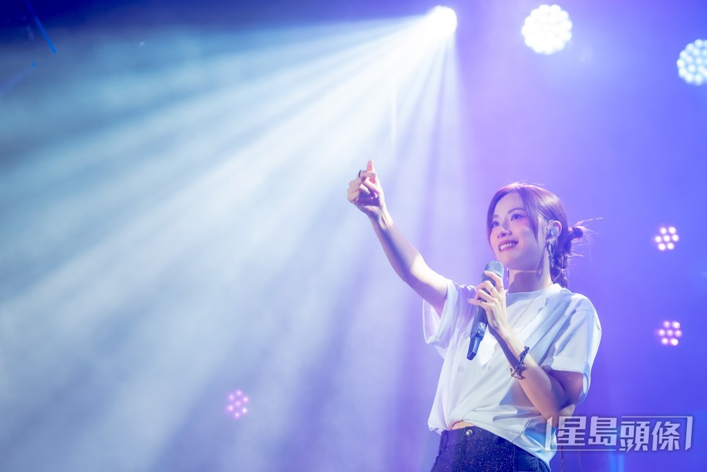 Stephy為sidetrack演唱會熱身。 Stephy為sidetrack演唱會熱身。