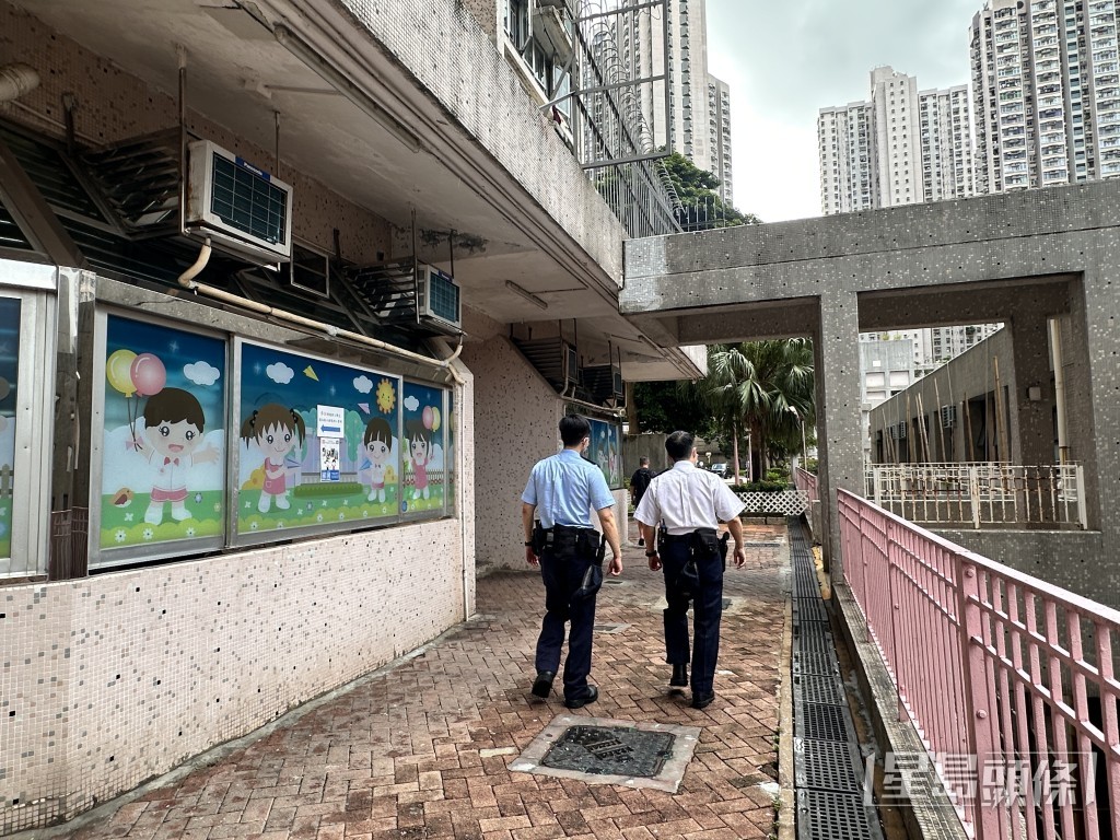 警員到場調查。梁國峰攝 警員到場調查。梁國峰攝