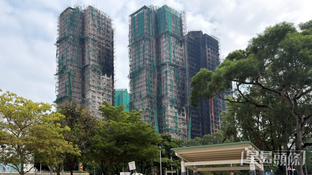 宏福苑其中七座樓在大火中嚴重損毀。資料圖片 宏福苑其中七座樓在大火中嚴重損毀。資料圖片