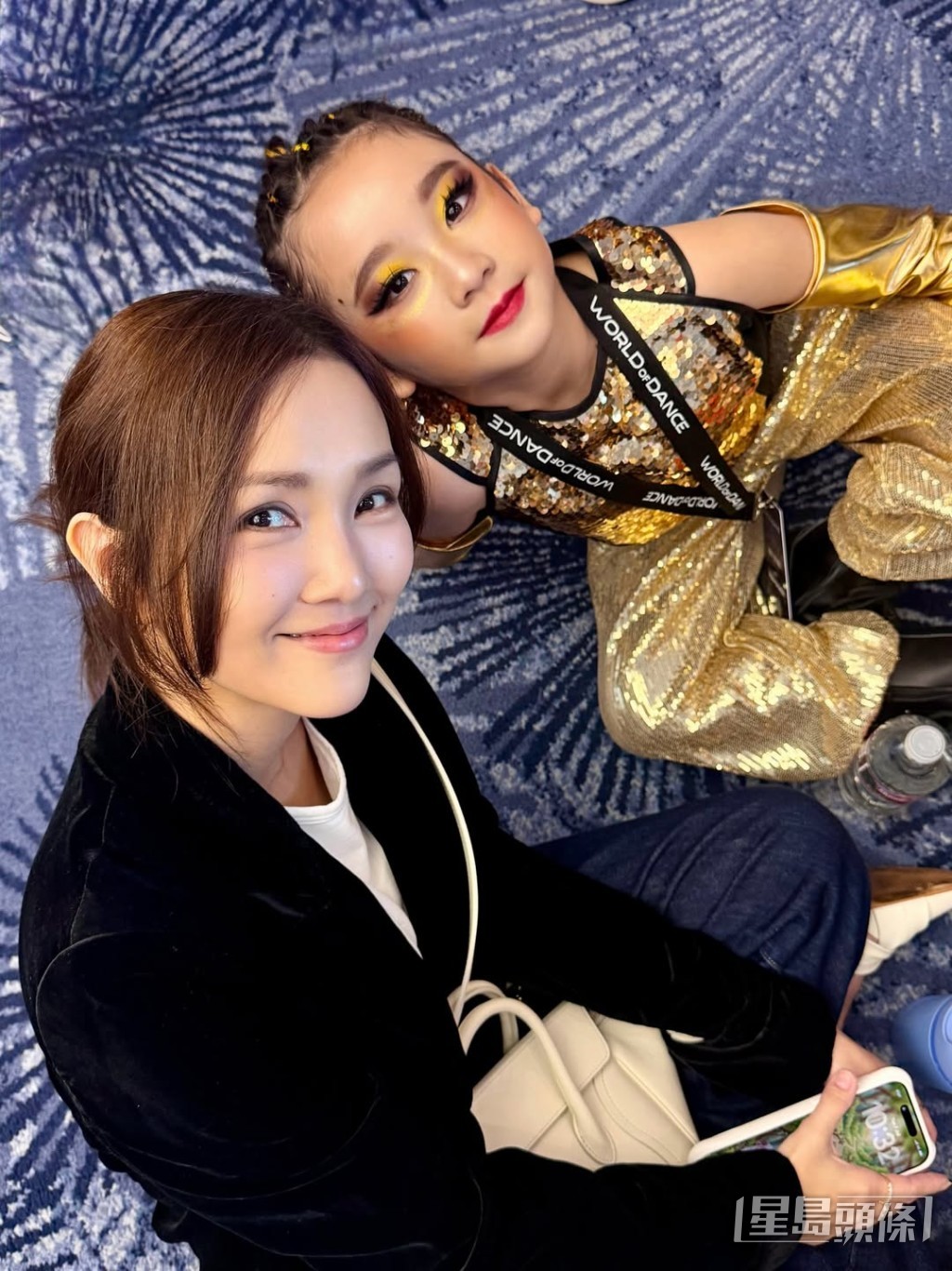 謝安琪與女兒成個餅印。