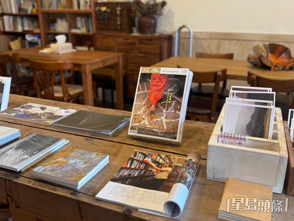 書局不僅販售書籍,還舉辦故事會、藝文活動,連結社區與外界,經過不妨進入書局看書,感受當地文青氣息。 書局不僅販售書籍,還舉辦故事會、藝文活動,連結社區與外界,經過不妨進入書局看書,感受當地文青氣息。