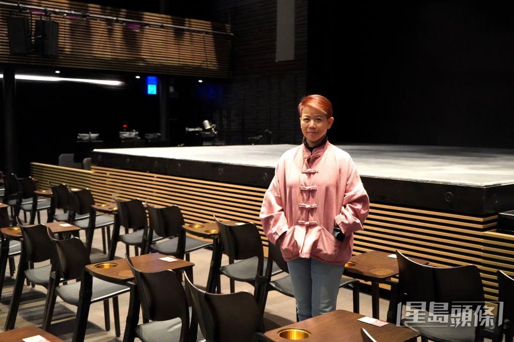 西九文化区管理局表演艺术主管(戏曲)钟珍珍表示,戏曲中心特设「茶馆剧场」,奉上香茗点心。 西九文化区管理局表演艺术主管(戏曲)钟珍珍表示,戏曲中心特设「茶馆剧场」,奉上香茗点心。