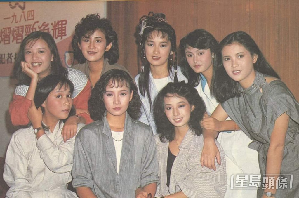 1992年兩人還曾與梅艷芳、劉嘉玲、上山詩鈉、吳君如、羅美薇、邱淑貞及張曼玉組成「九龍女」。
