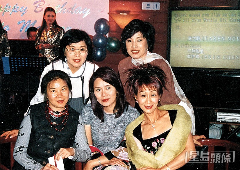 陳曼娜（下排、右一）參與過不少劇集之演出。