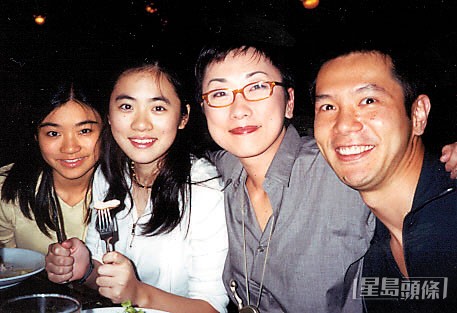 劉天蘭以往經常孖女兒岑寧兒出席活動。