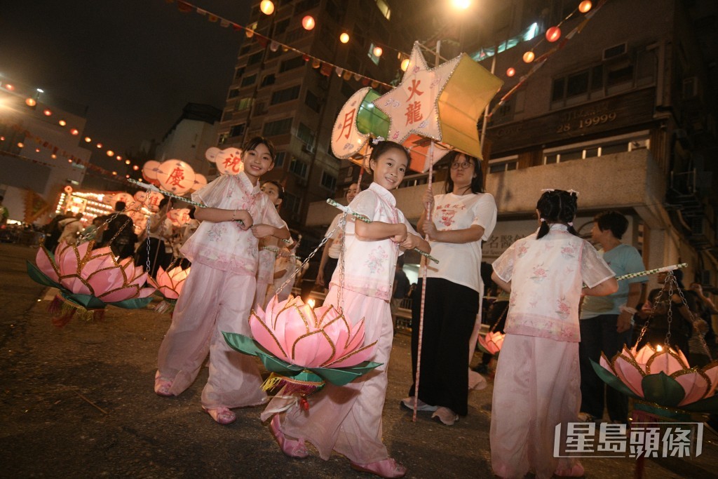 市民旅客沿途觀賞。