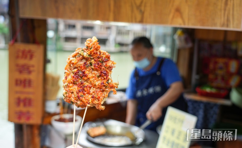 連本地人都推介的小店「滿食蝦餅」選用新鮮河蝦