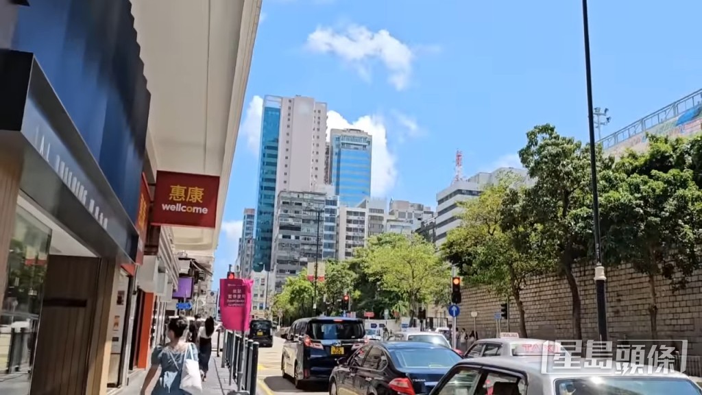 食飽再經柯士甸道行返去酒店 食飽再經柯士甸道行返去酒店