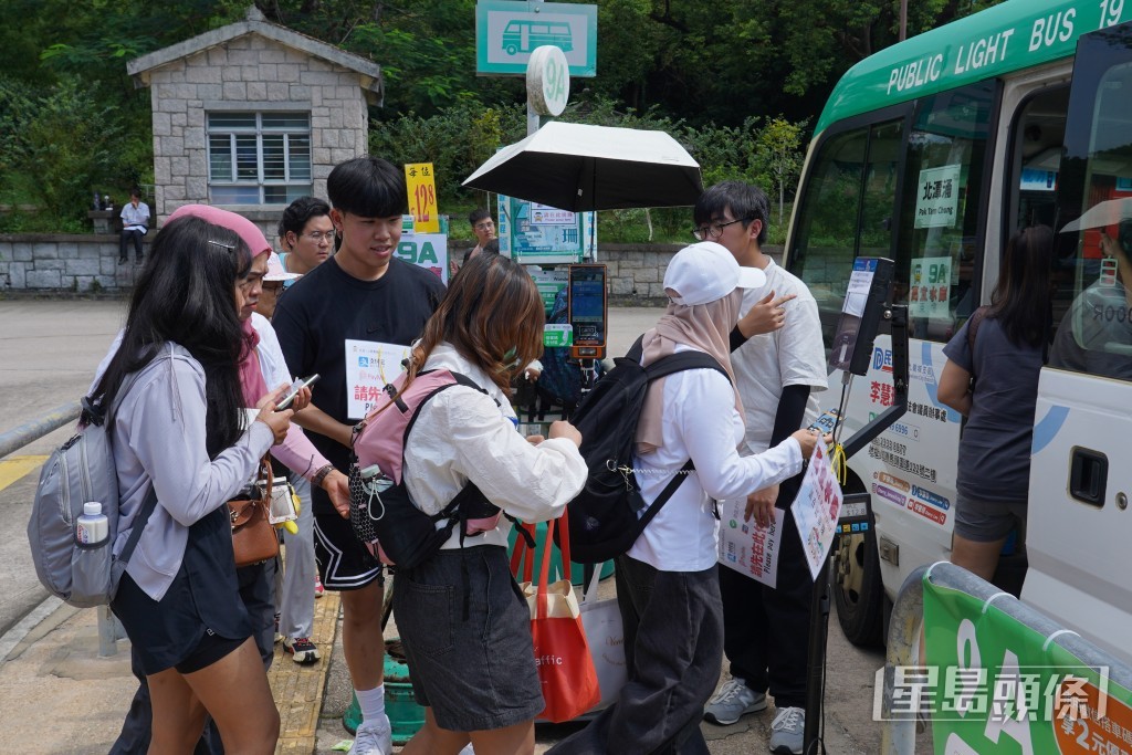 陳國基見記者時表示，截至視察時約有1000名旅客進入東壩一帶。