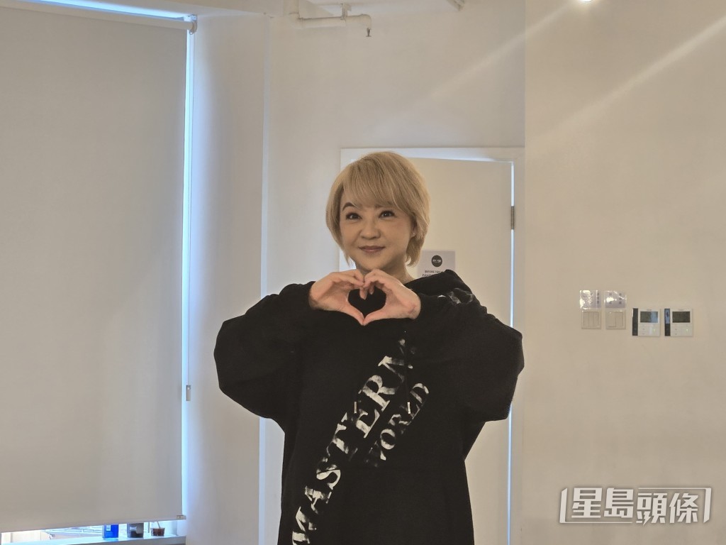 陳慧嫻今日狂派心心。 陳慧嫻今日狂派心心。