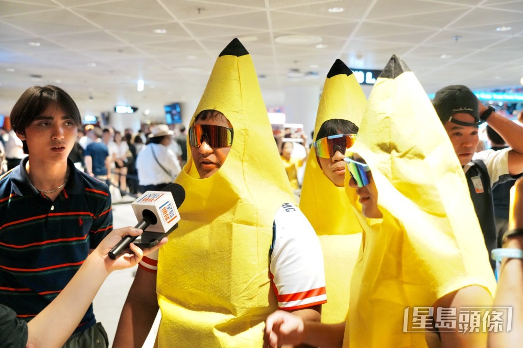 泰國遊客Nace與朋友扮成「香蕉人」。