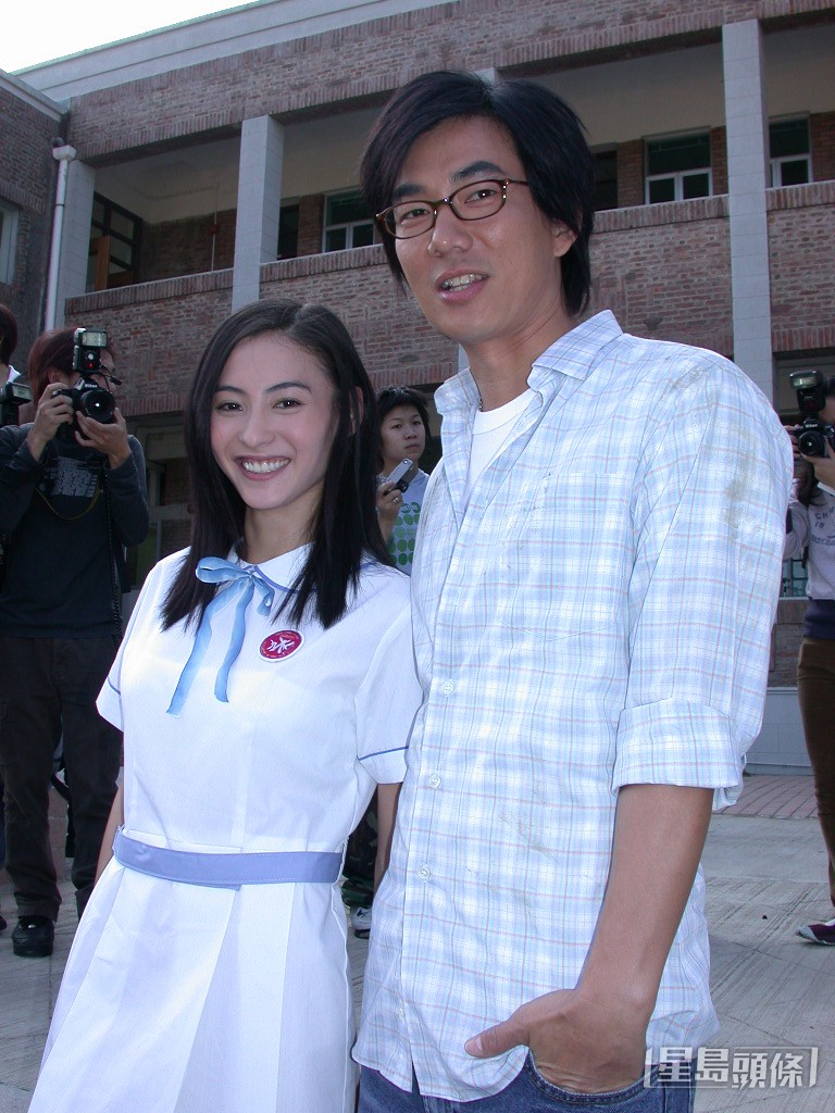 張栢芝當時再次穿校服拍攝。 張栢芝當時再次穿校服拍攝。