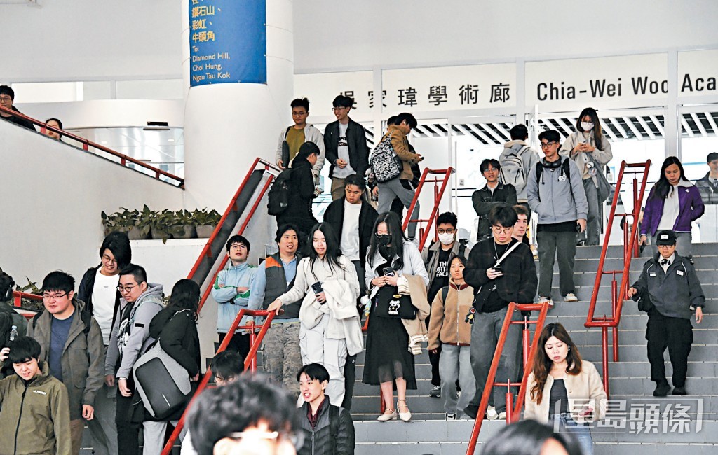 如日後受養人數目增加,政府會在過程中留意數量的變化,一併去檢視相關不同的配套。 如日後受養人數目增加,政府會在過程中留意數量的變化,一併去檢視相關不同的配套。