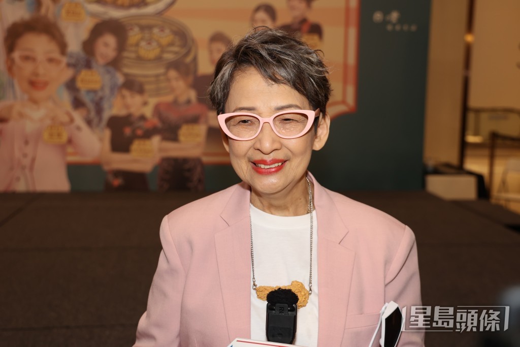 馮素波讚自己廚藝了得。 馮素波讚自己廚藝了得。
