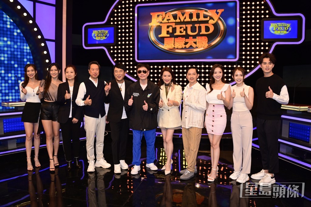 TVB台庆剧《新闻女王》一众演员为《思家大战》录影。