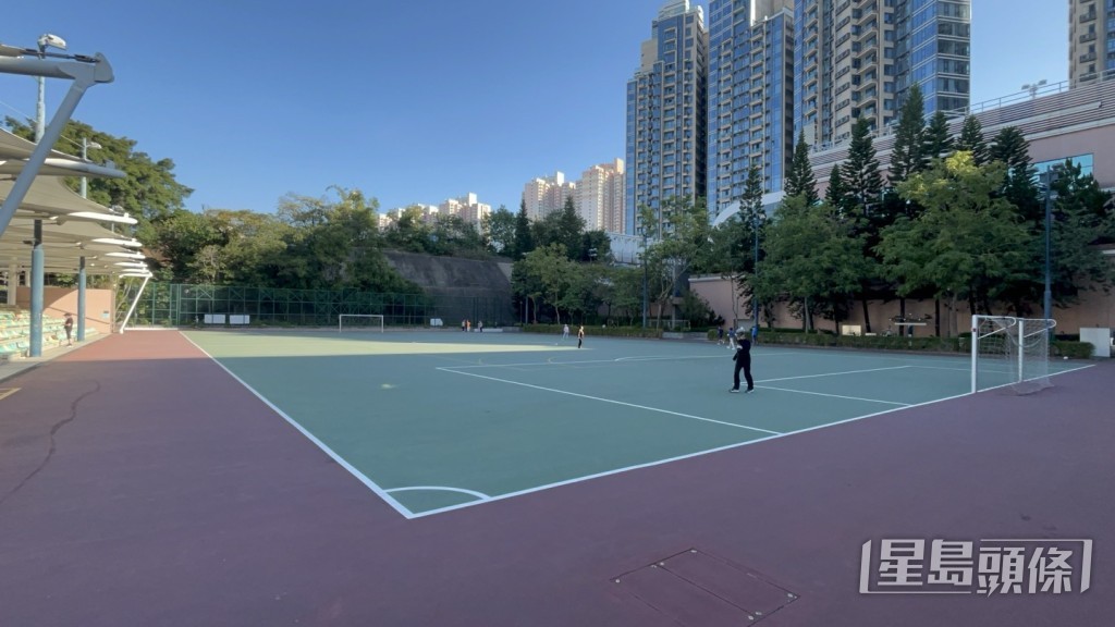何文田公園足球隊疑有人玩氣槍擊傷晨運客。楊偉亨攝 何文田公園足球隊疑有人玩氣槍擊傷晨運客。楊偉亨攝