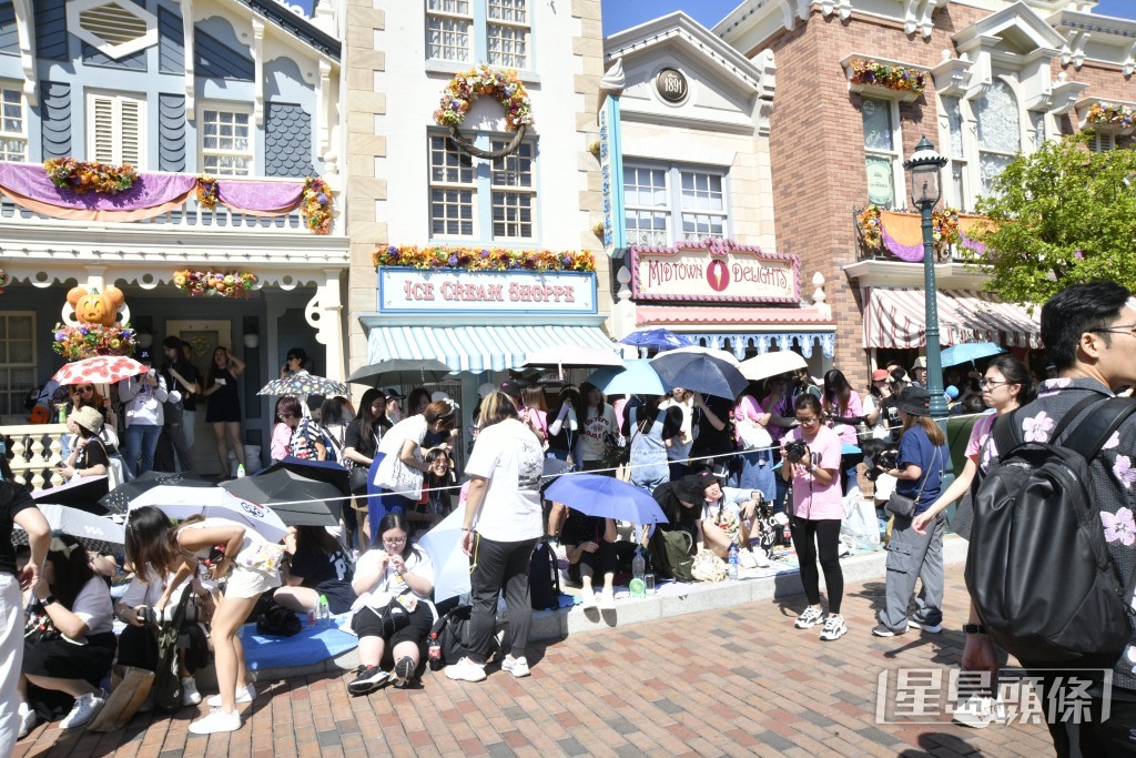 好多Fans一早霸位。