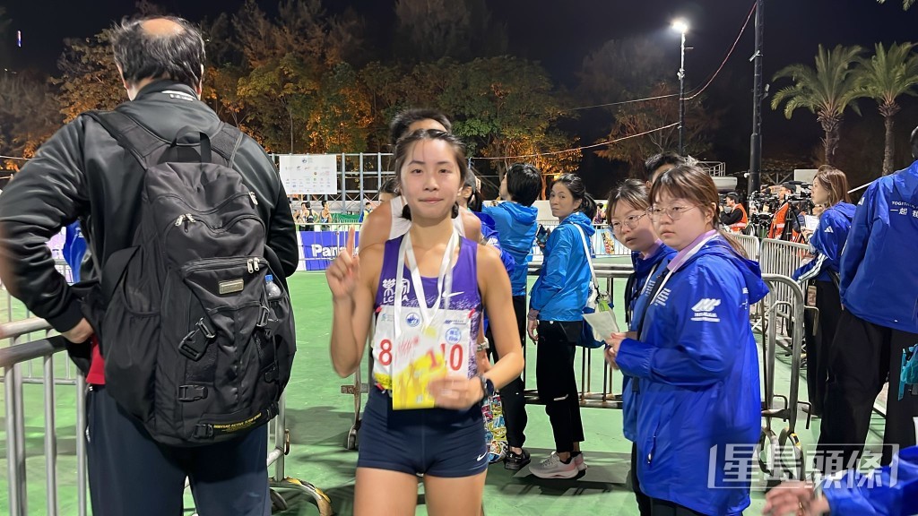 十公里女子挑战组曾晓彤夺冠，达成三连冠。徐嘉华摄