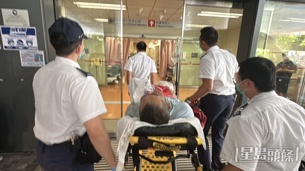 事主胸口被硬物撞傷送院治理。劉漢權攝 事主胸口被硬物撞傷送院治理。劉漢權攝