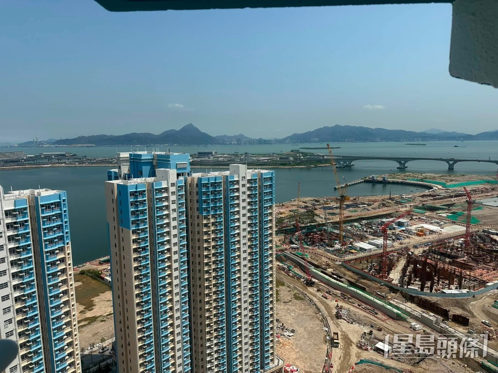 東涌新落成的雋東邨(相片:新民黨離島區域發展主任曾昭浴@翔東/雋東/迎東街坊互助群facebook) 東涌新落成的雋東邨(相片:新民黨離島區域發展主任曾昭浴@翔東/雋東/迎東街坊互助群facebook)