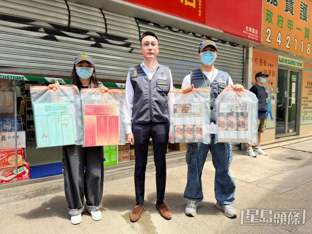 海關稅收罪案調查科調查主任蔡卓勳講述案情。 海關稅收罪案調查科調查主任蔡卓勳講述案情。