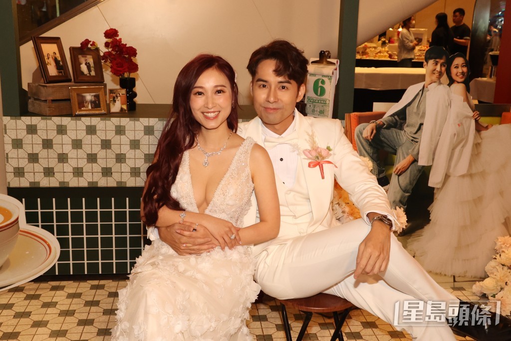 黄美棋的婚纱好性感。 黄美棋的婚纱好性感。