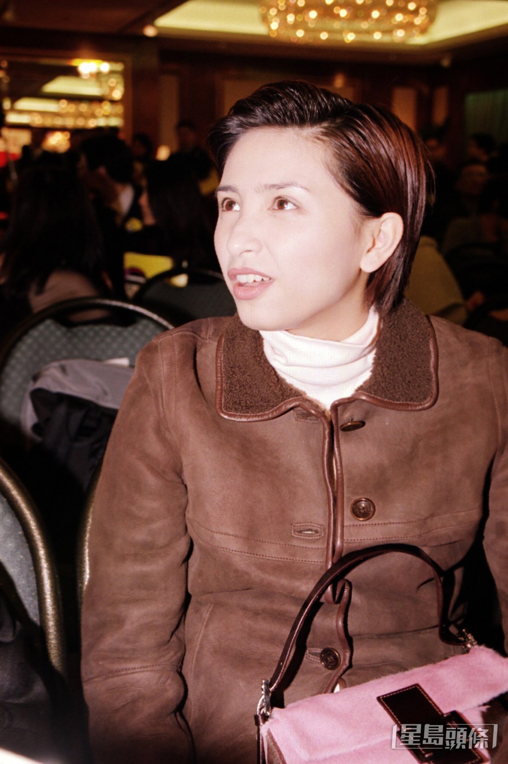 吳婉芳2000年代初開始留長髮。 吳婉芳2000年代初開始留長髮。