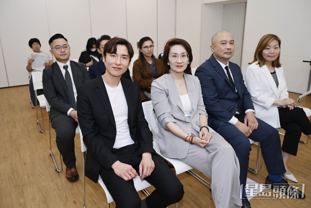康健醫療及暉致香港於合作備忘錄中訂立多項重點內容,包括康健醫療將引進暉致香港旗下高品質品牌藥品組合,確保穩定的藥物供應。 康健醫療及暉致香港於合作備忘錄中訂立多項重點內容,包括康健醫療將引進暉致香港旗下高品質品牌藥品組合,確保穩定的藥物供應。