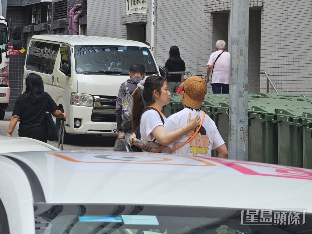 死者家屬到仁濟醫院了解事件。