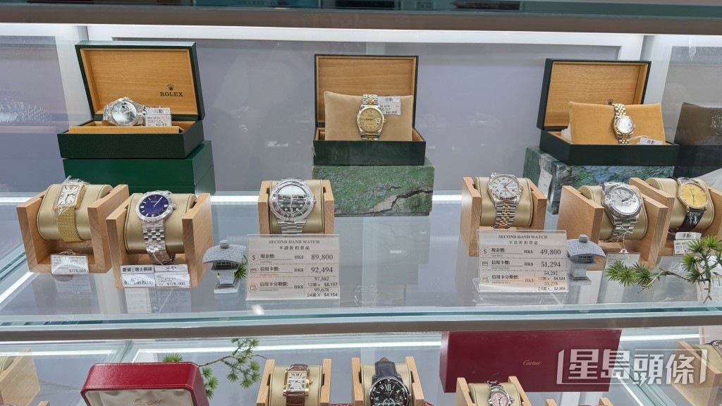 被搶走的是一隻價值15.2萬元的玫瑰金色勞力士手錶。