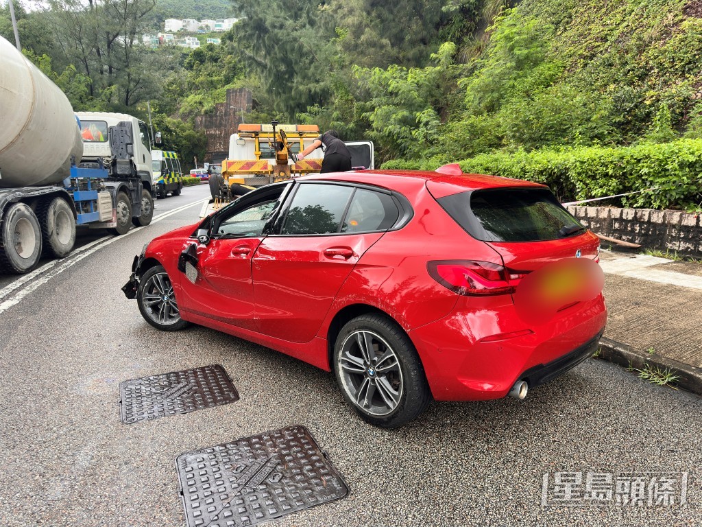 車身左右損毀。梁國峰攝