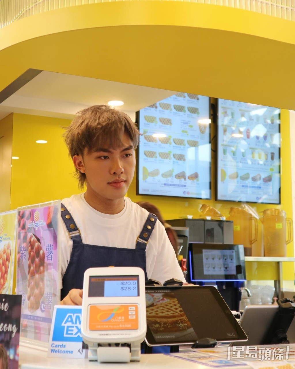 一日雞蛋仔店長阿Chit。 一日雞蛋仔店長阿Chit。
