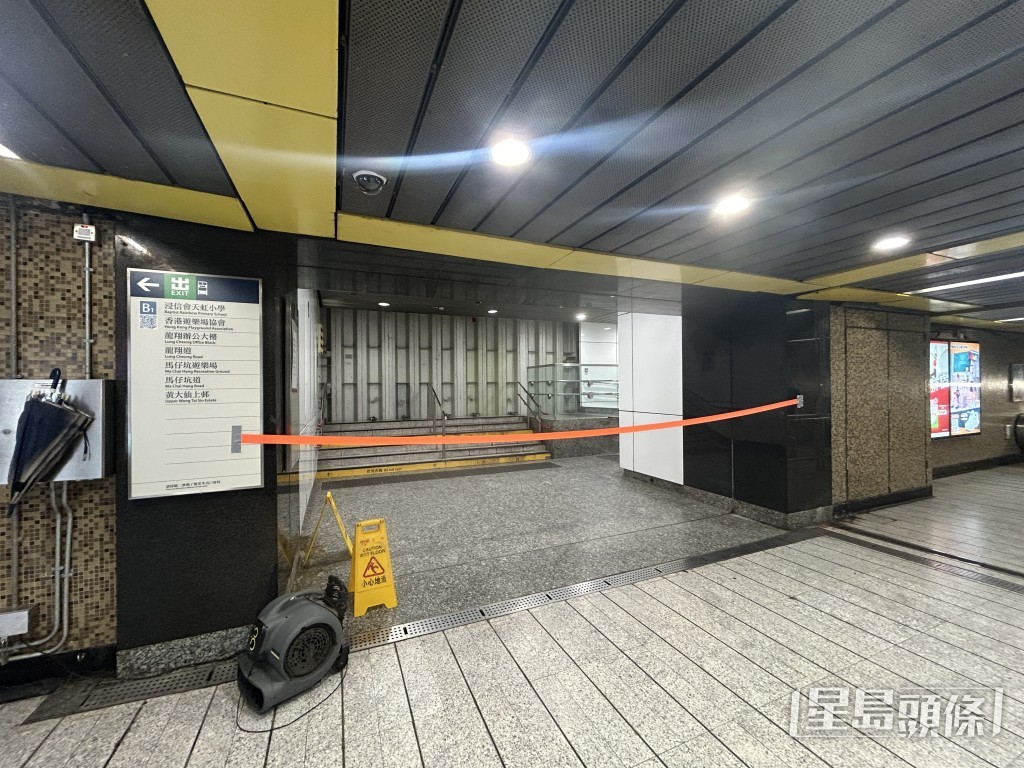 黃大仙港鐵站B3出口封閉。林思明攝 黃大仙港鐵站B3出口封閉。林思明攝