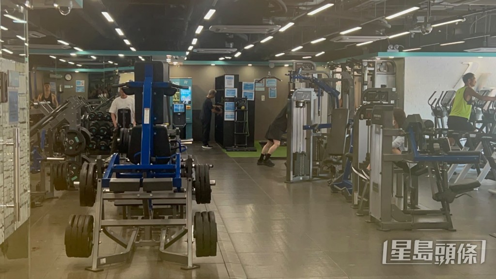 「24/7 FITNESS」的沙田瀝源街分店更衣室，驚現針孔偷拍鏡頭。楊偉亨攝
