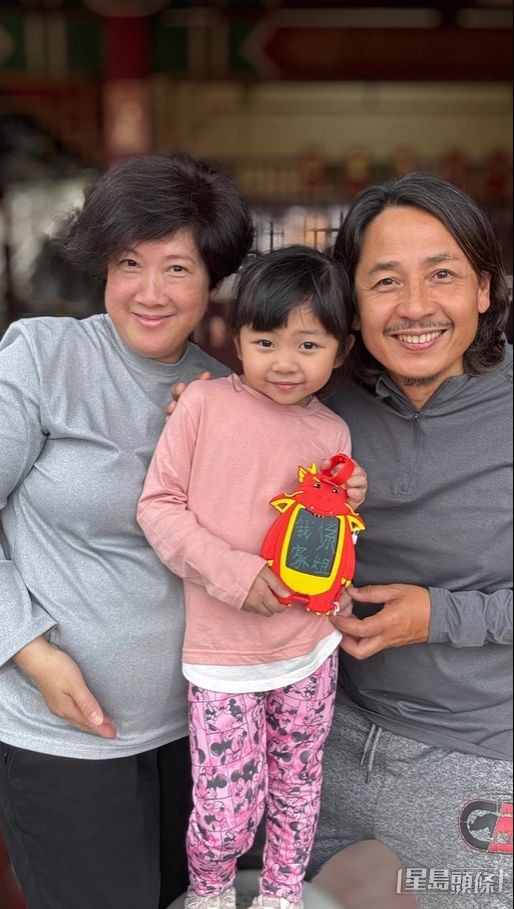 今年佛誕兩公婆於社交平台宣布再做父母。 今年佛誕兩公婆於社交平台宣布再做父母。