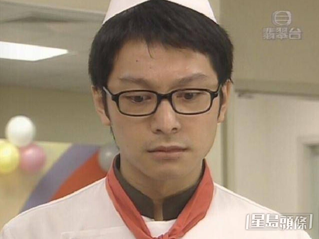 邓一君首部演出的剧集是《五个醒觉的少年》。