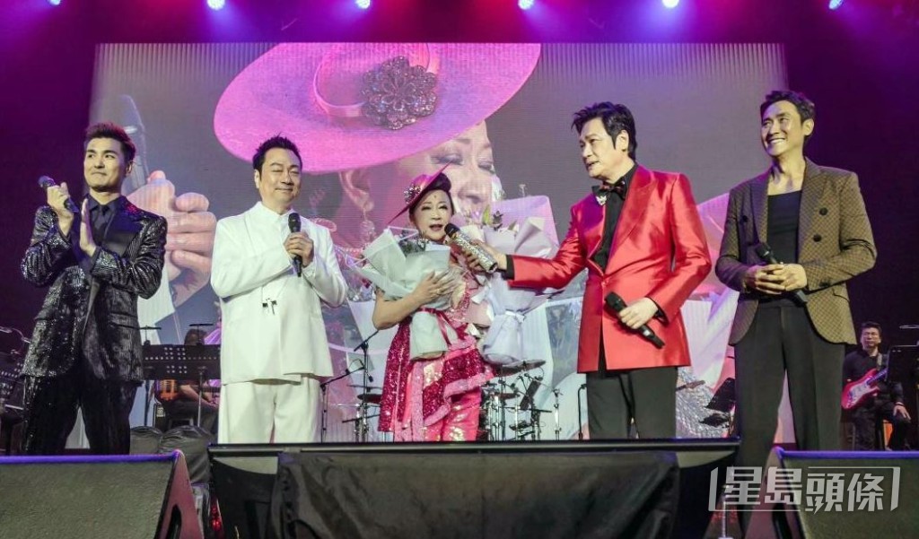 家燕姐常提攜後輩一齊演出。 家燕姐常提攜後輩一齊演出。