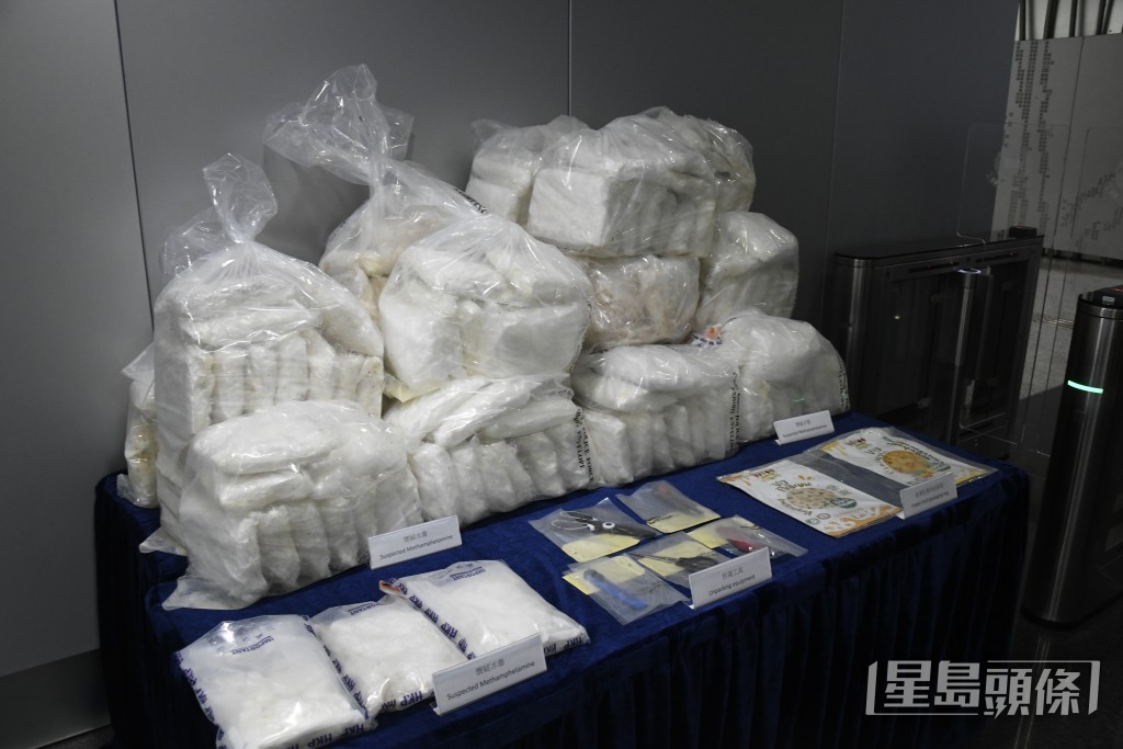 警方展示檢獲的冰毒。楊偉亨攝 警方展示檢獲的冰毒。楊偉亨攝